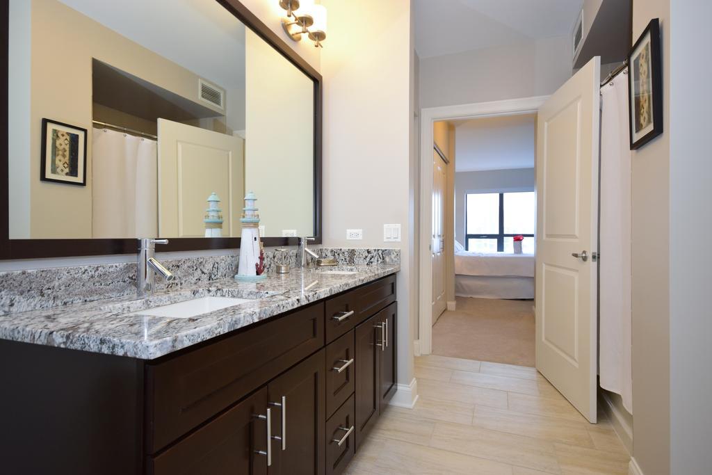 Apartment Modern River North Chicago