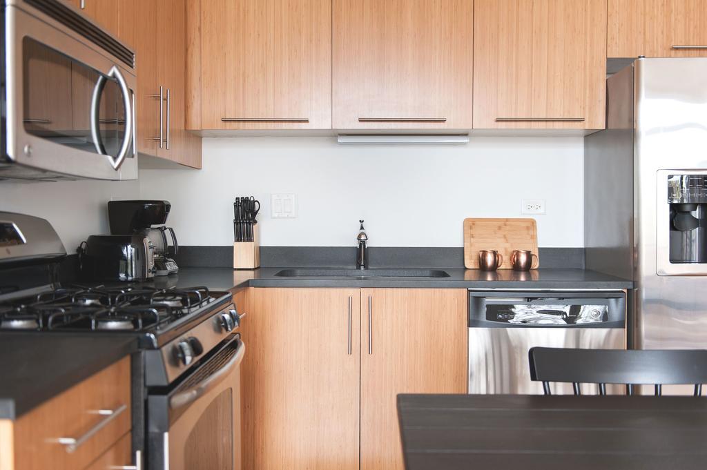 Two-bedroom On N Halsted Street Apt 304 *
