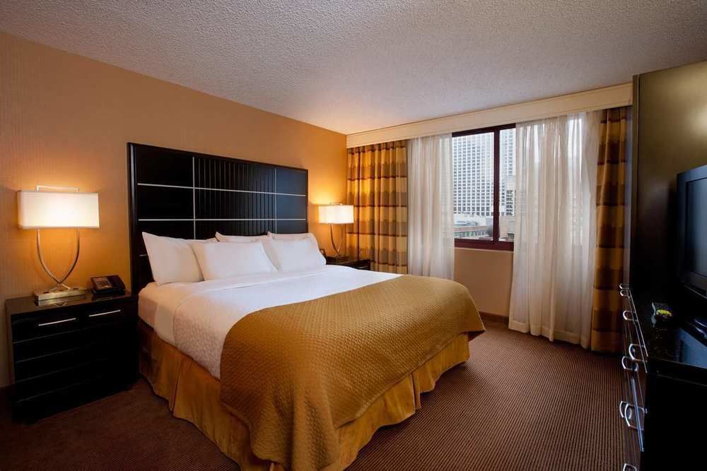 Embassy - Downtown River North Chicago