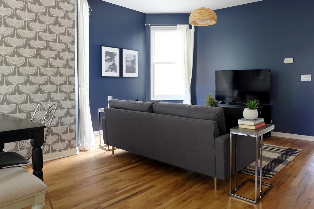 Apartment Three-bedroom On W Addison Street Apt 1 Chicago