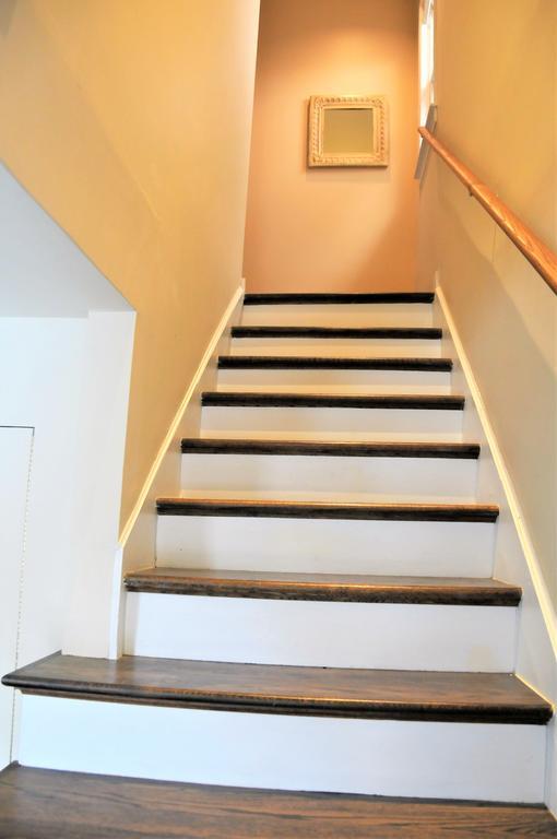 3 Bedroom Spacious In Ideal Location W Free Parking Back Yard Pets Welcome Holiday home