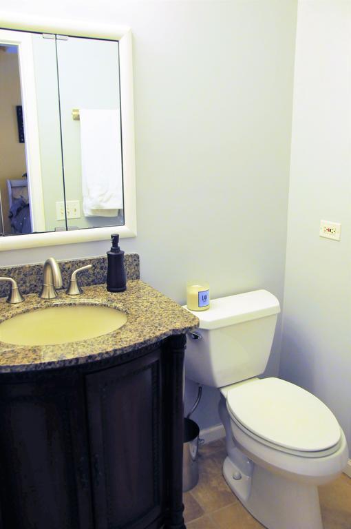 3 Bedroom Spacious In Ideal Location W Free Parking Back Yard Pets Welcome Holiday home Chicago