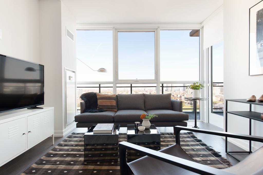 Two-bedroom On N Hudson Avenue Apt 2206 Apartment Chicago