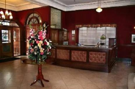 At Lincoln Park Hotel 2*