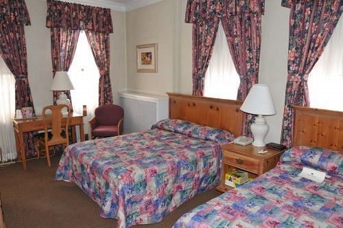 At Lincoln Park Hotel