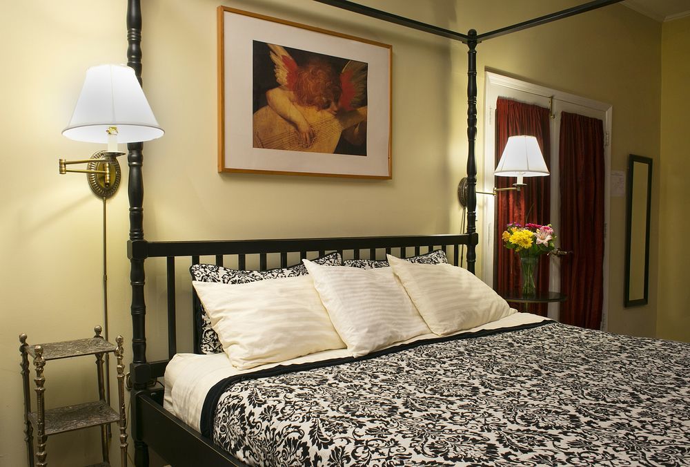 Wicker Park Bed & Breakfast
