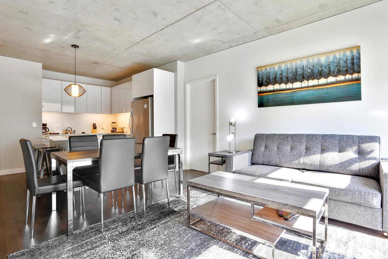 Alfred On Illinois Street Apartment Chicago