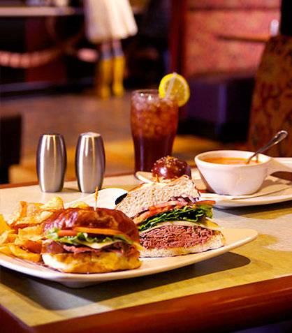 Hotel Courtyard By Marriott Downtown/river North 3*