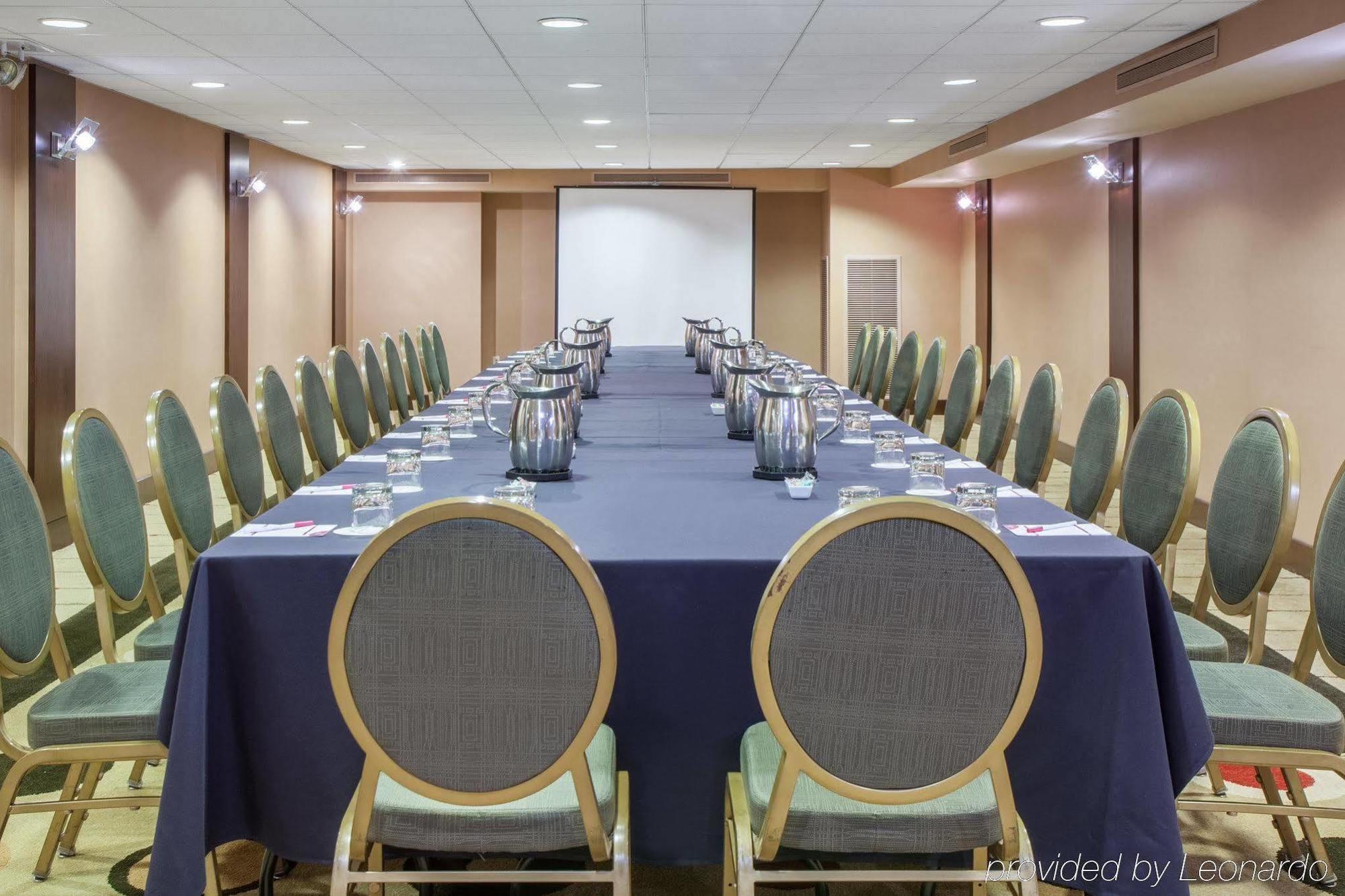 Crowne Plaza - West Loop By Ihg Hotel 3*
