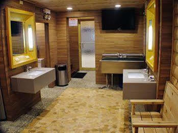 Wicker Park Bathhouse *