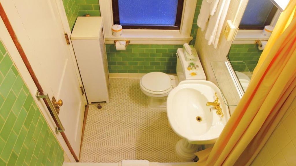 At Lincoln Park Hotel