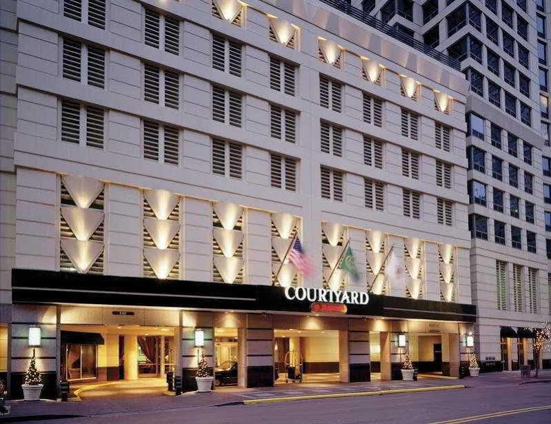 Courtyard By Marriott Downtown/river North Hotel 3*