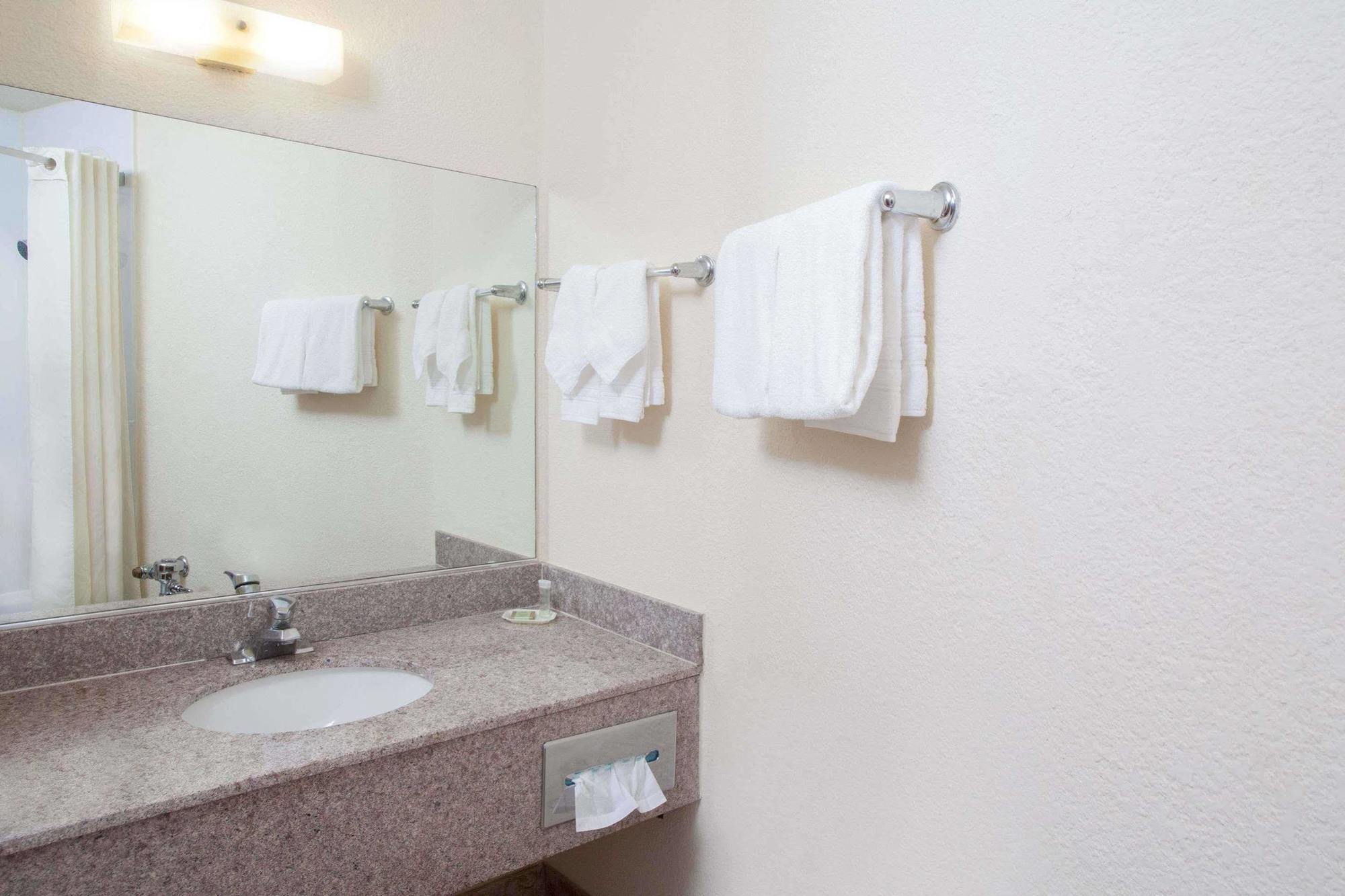 Super 8 By Wyndham Il