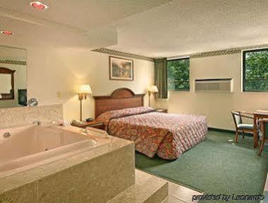 Super 8 By Wyndham Il 2*