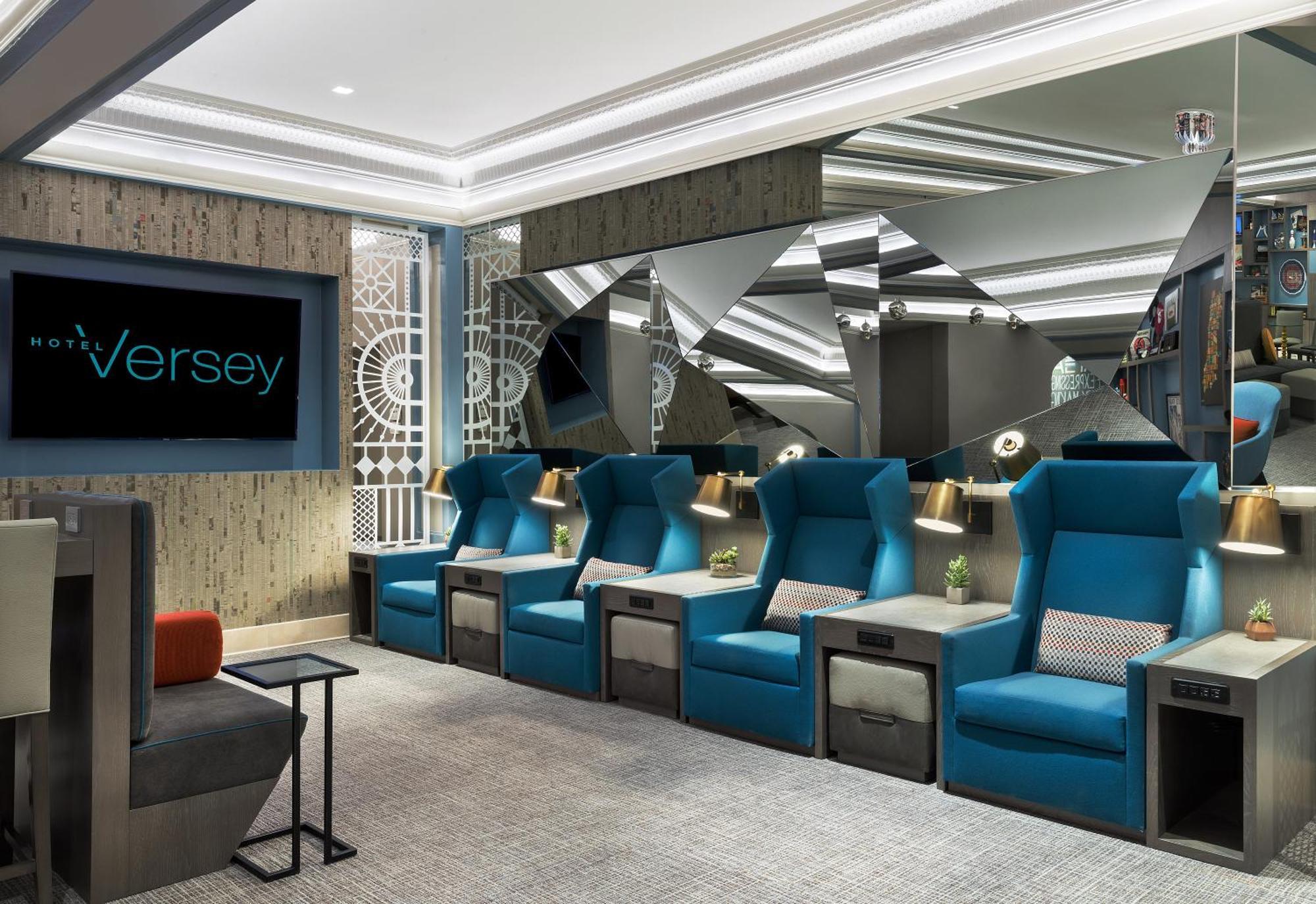 Hotel Versey Lincoln Park 3*