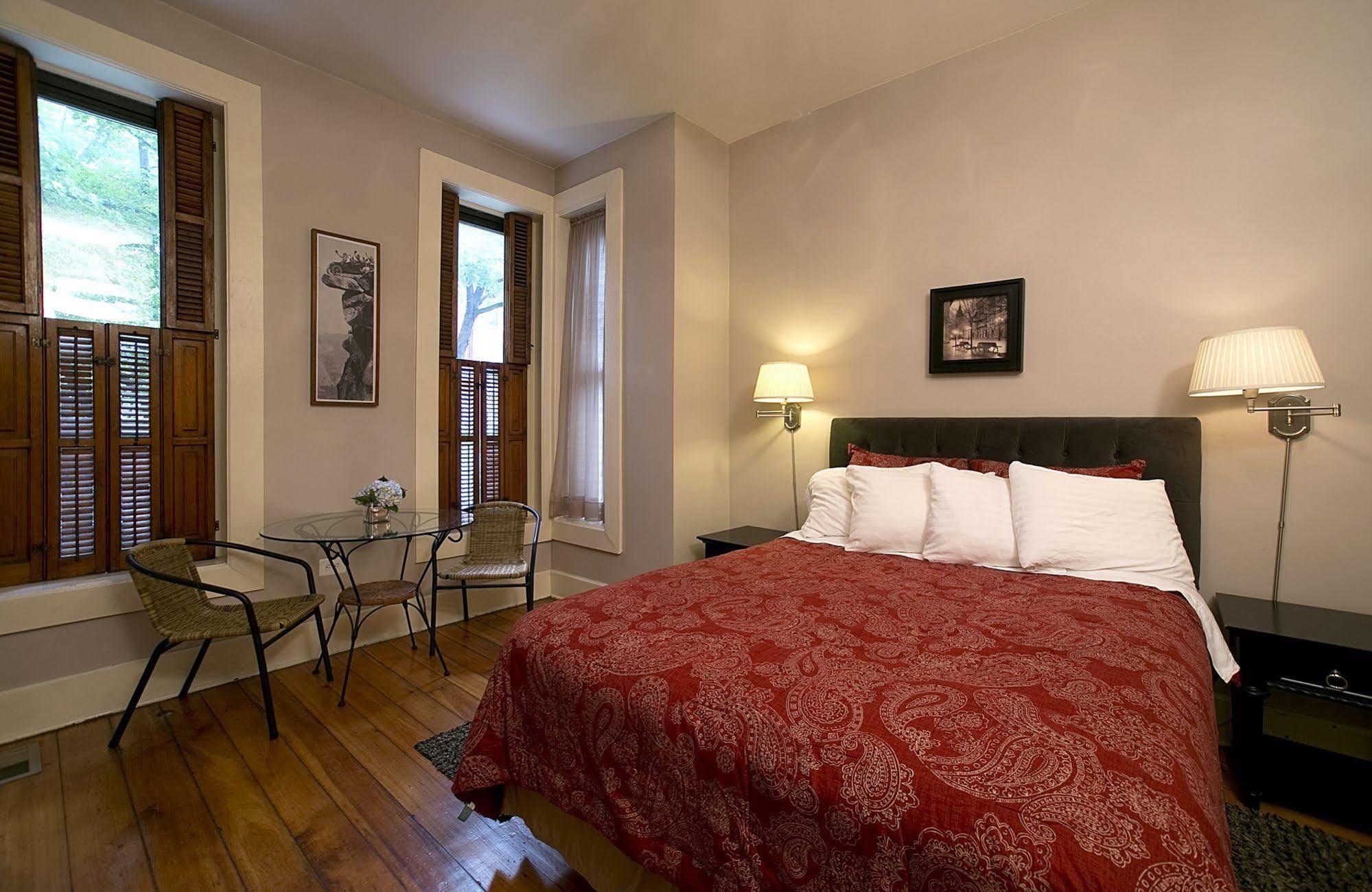 Wicker Park Bed & Breakfast Chicago