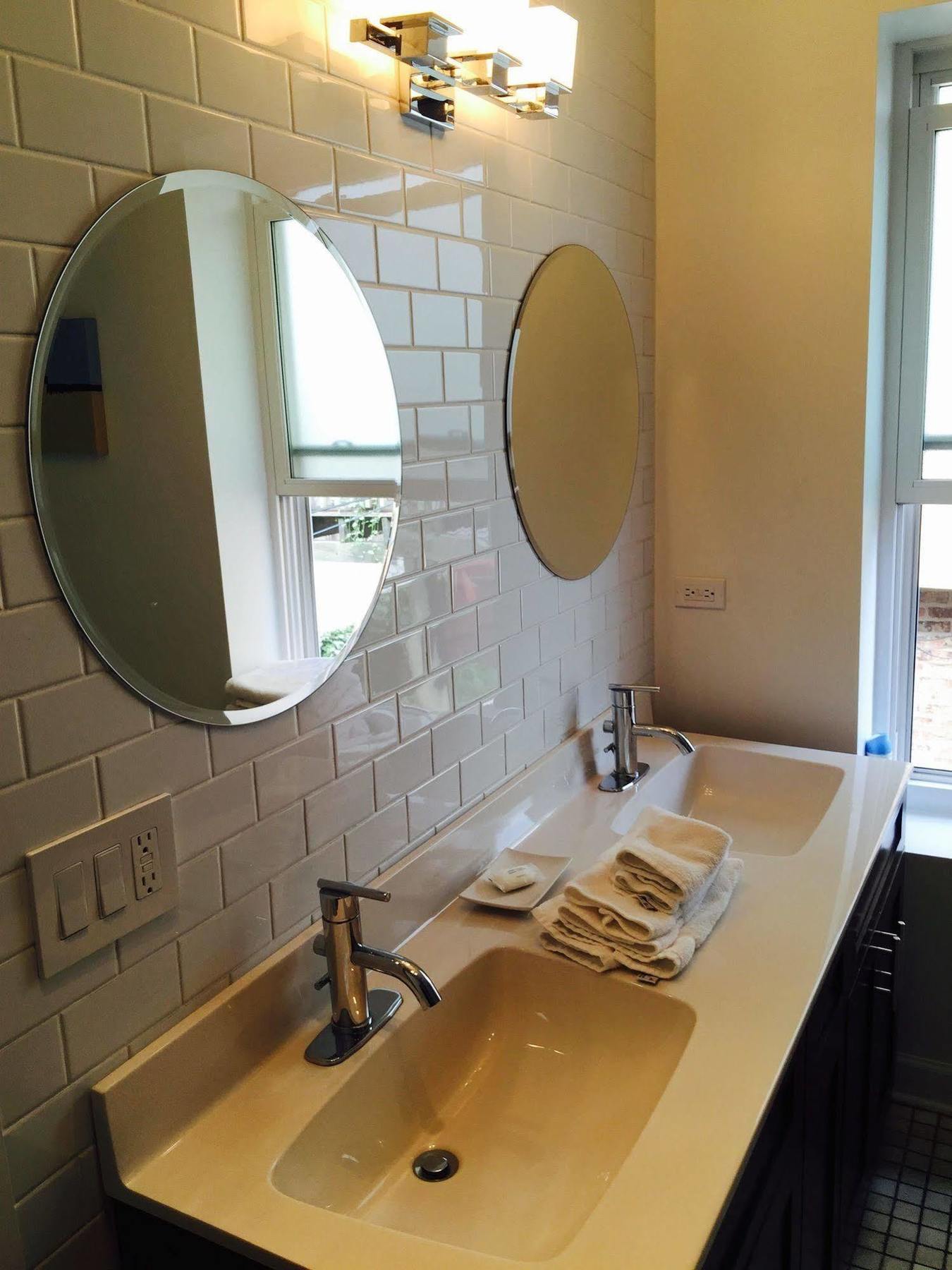 Bed & Breakfast House 5863- Chicago's Premier Chicago