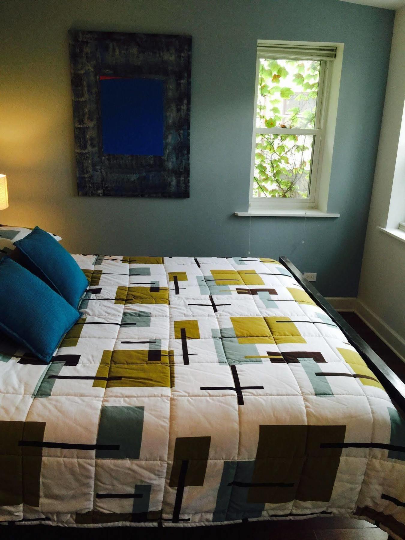 Bed & Breakfast House 5863- Chicago's Premier Chicago