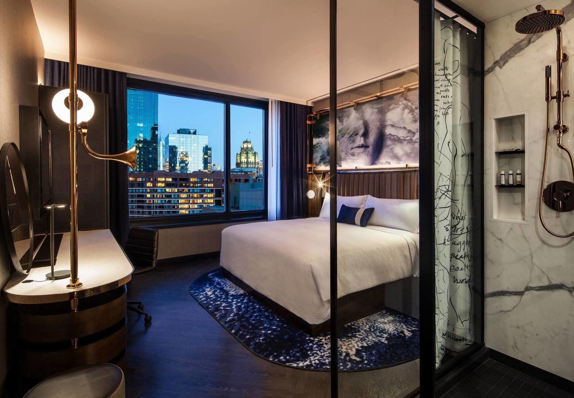 Emc2, Autograph Collection Chicago