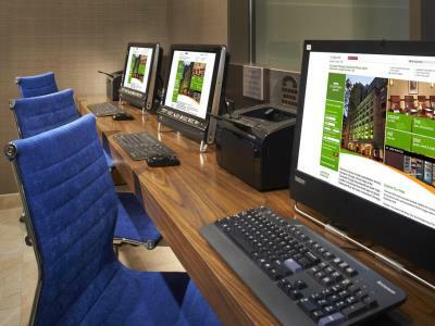 Courtyard By Marriott Downtown/river North Hotel