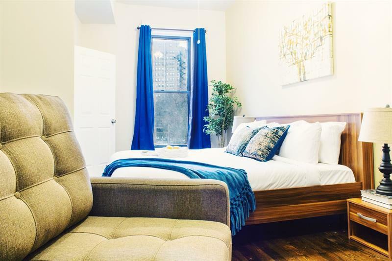 Architectural 2br In Lincoln Park By Sonder