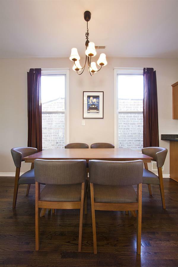 Grand 3br In Roscoe Village By Sonder