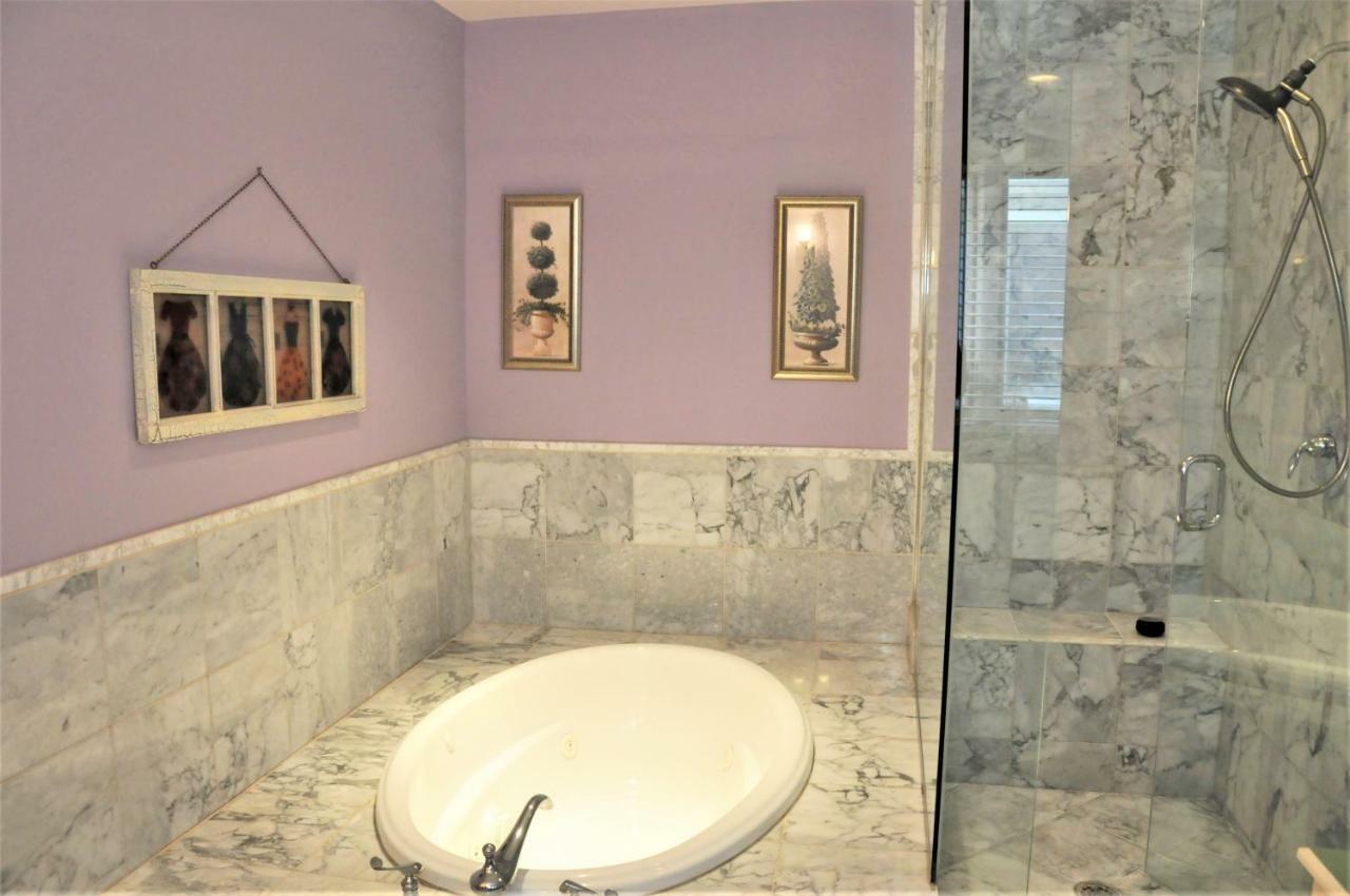 4 Bedroom In Location Parking Fireplace Back Yard Pets Welcome Hébergement de vacances Chicago