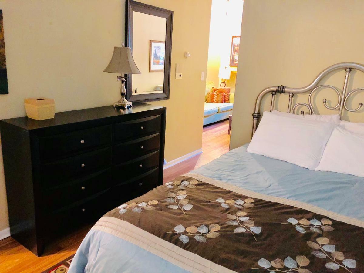 Old Town Junior One Bedroom #1r Chicago