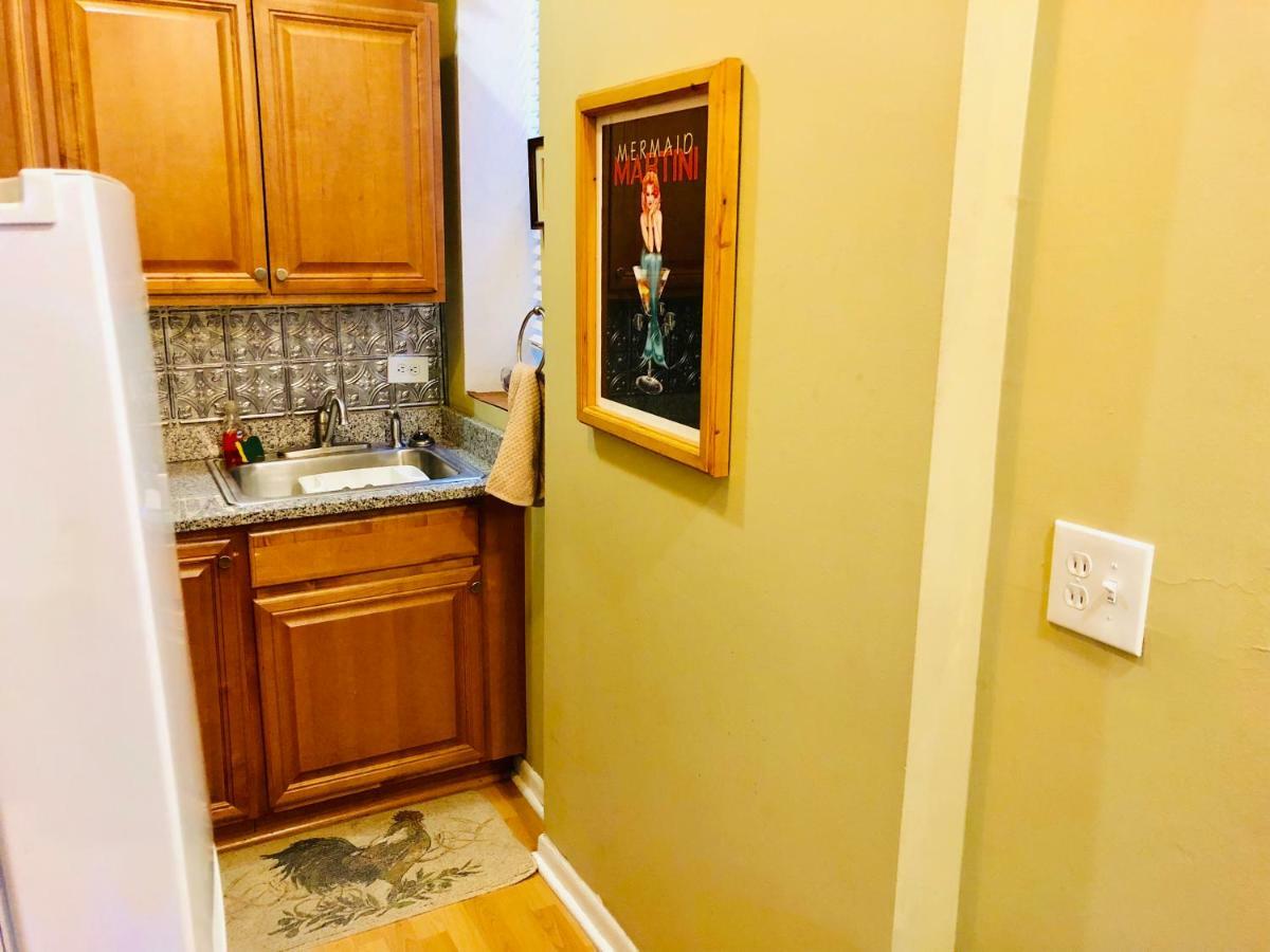 Old Town Junior One Bedroom #1r Chicago