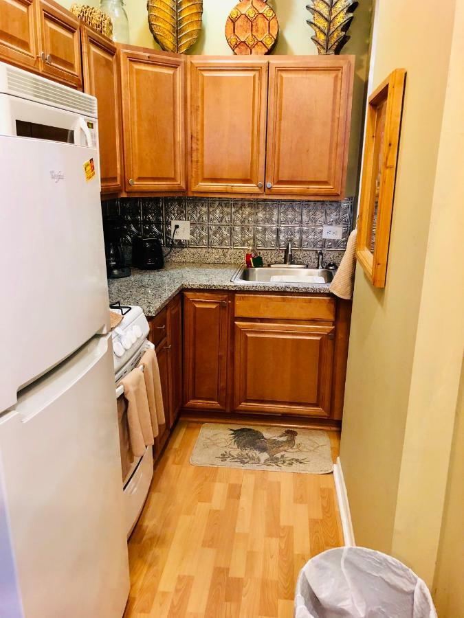 Old Town Junior One Bedroom #1r Apartment