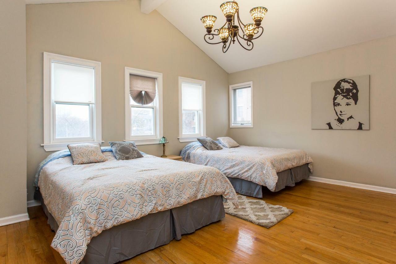 Hébergement de vacances 4 Bedroom In Location Parking Fireplace Back Yard Pets Welcome *