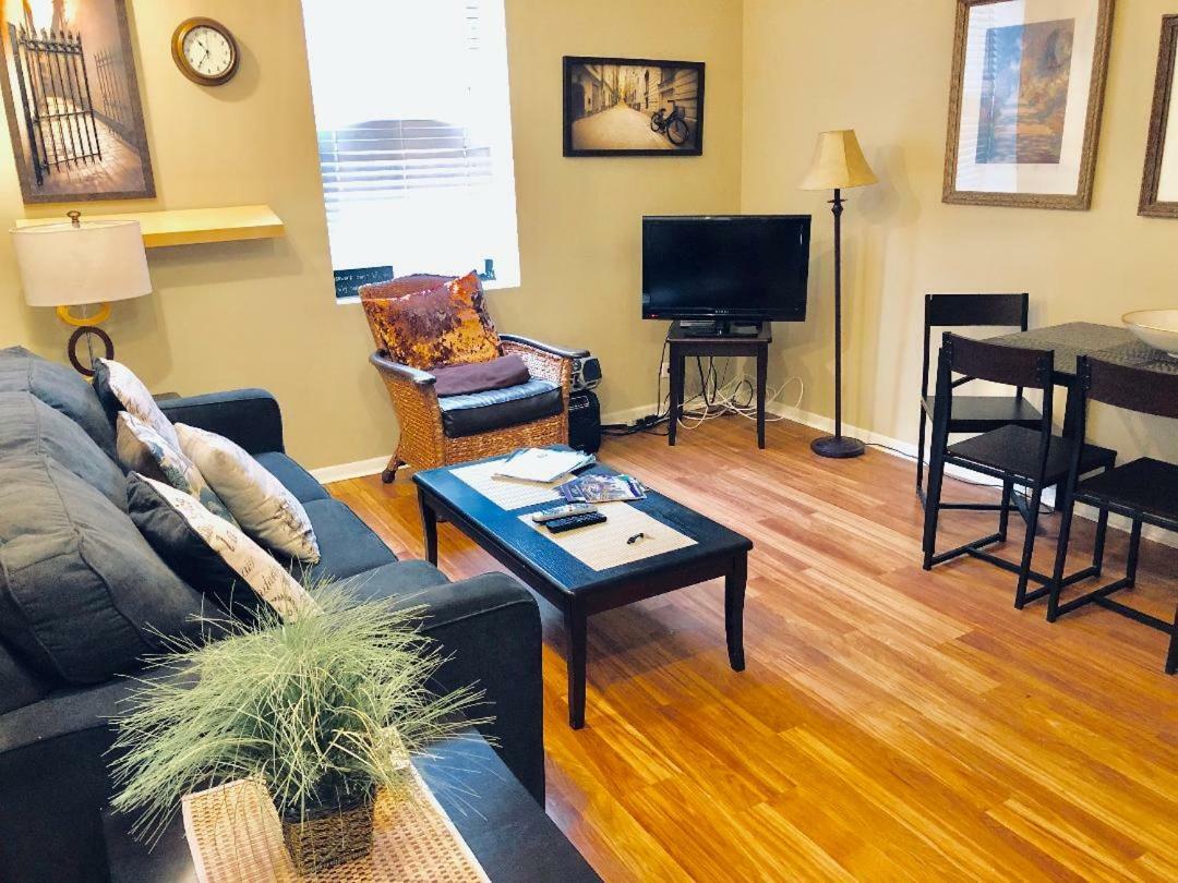 Old Town Junior One Bedroom #1r Chicago