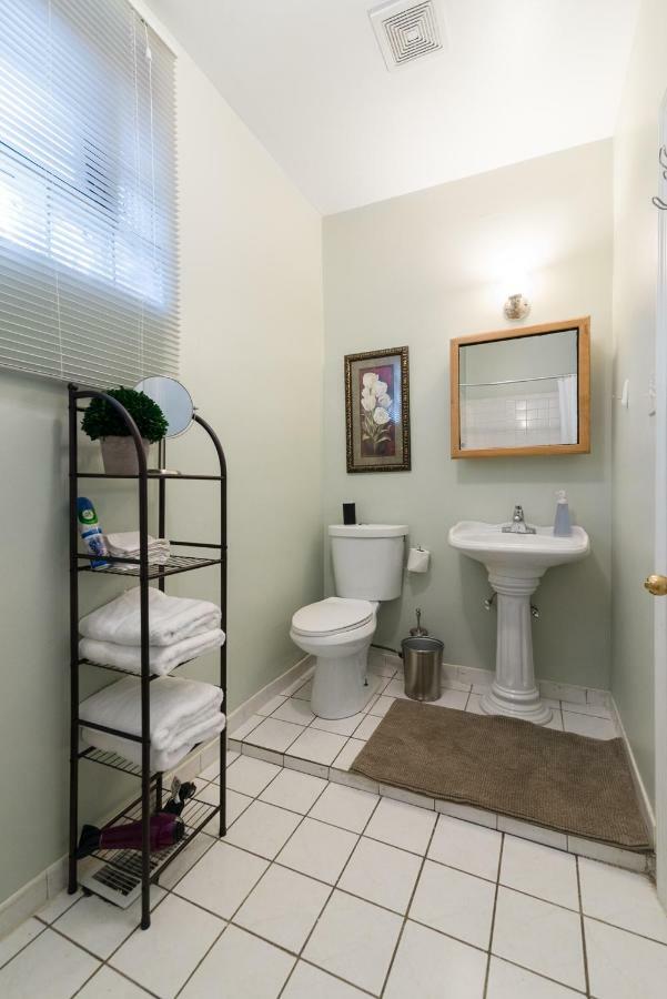 1549 North Maplewood Avenue Apartment *