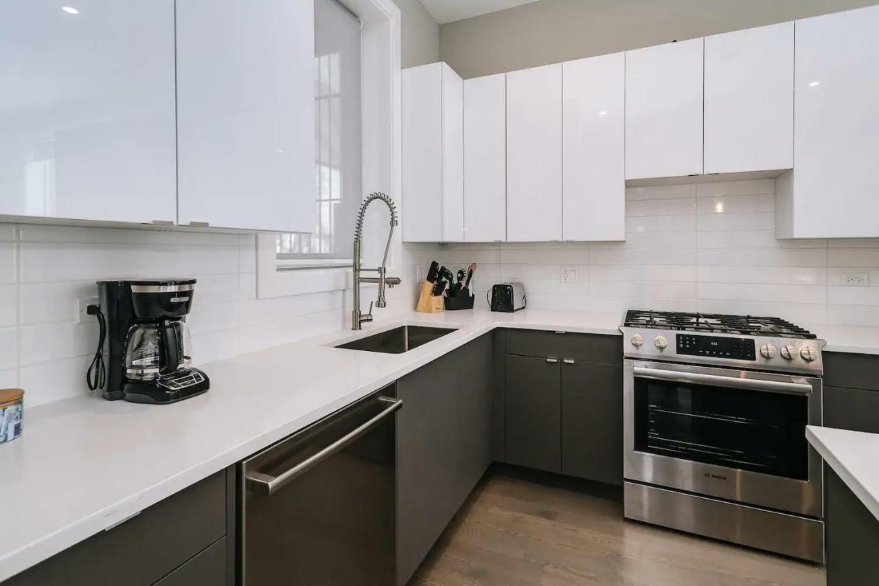 Stunning Duplex - Downtown River North Apartment