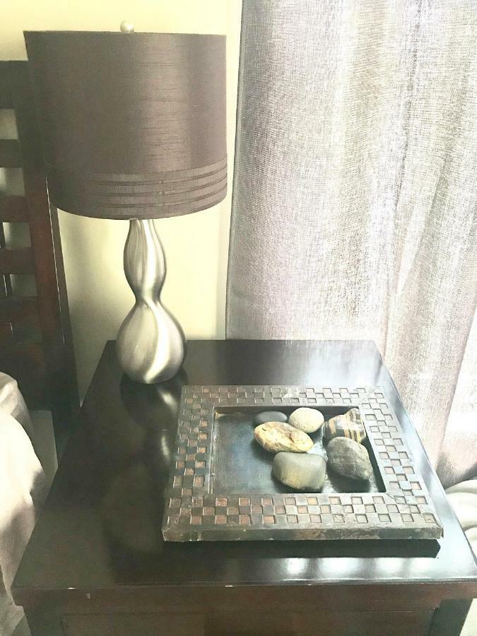 3 Bedroom Spacious In Ideal Location W Free Parking Back Yard Pets Welcome Holiday home Chicago