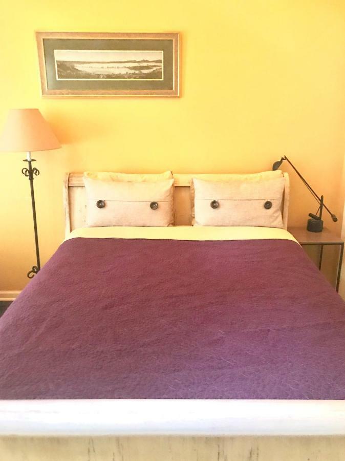 3 Bedroom Spacious In Ideal Location W Free Parking Back Yard Pets Welcome *