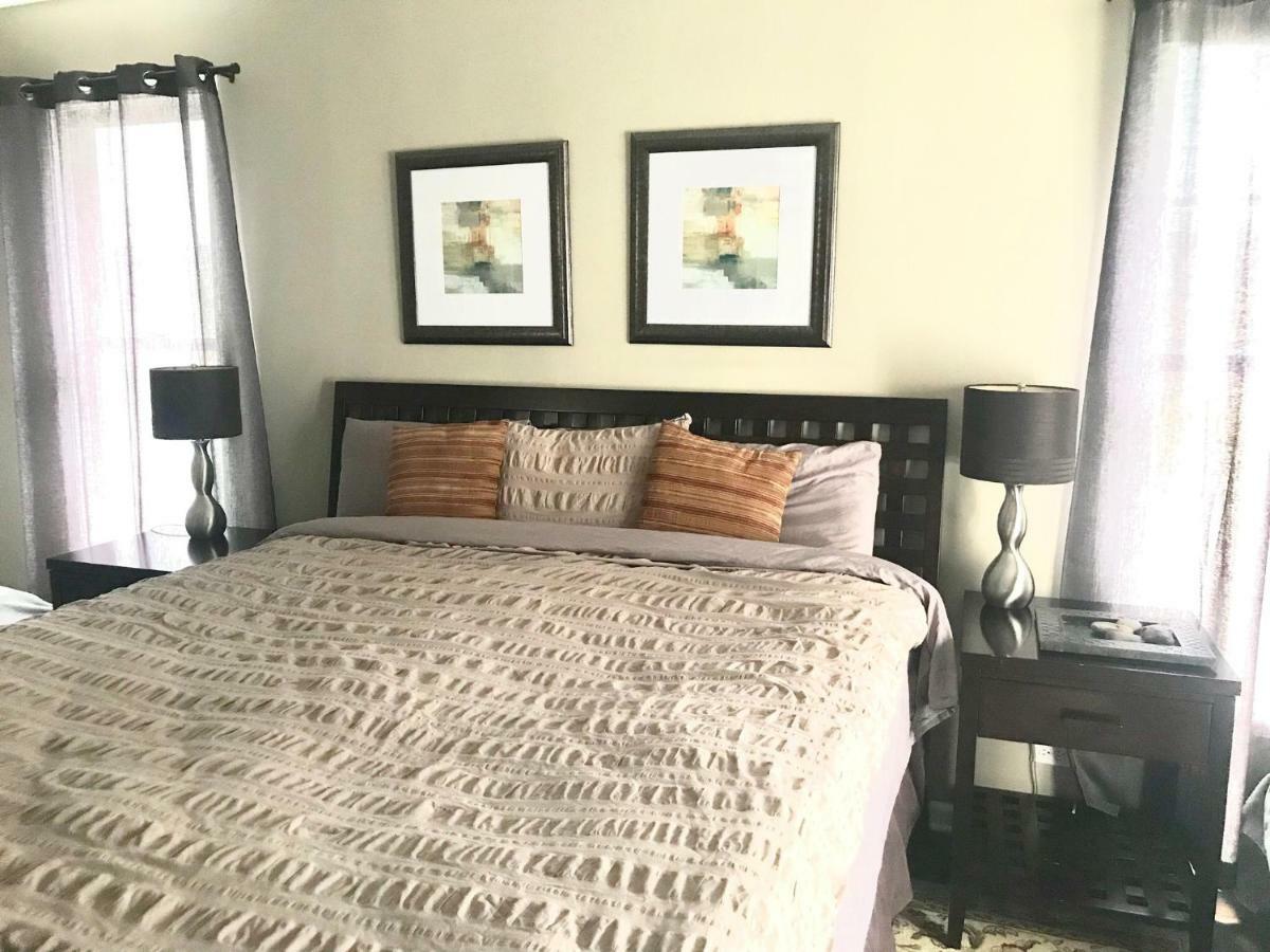 Holiday home 3 Bedroom Spacious In Ideal Location W Free Parking Back Yard Pets Welcome Chicago