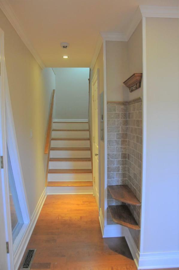 Hébergement de vacances 4 Bedroom In Location Parking Fireplace Back Yard Pets Welcome