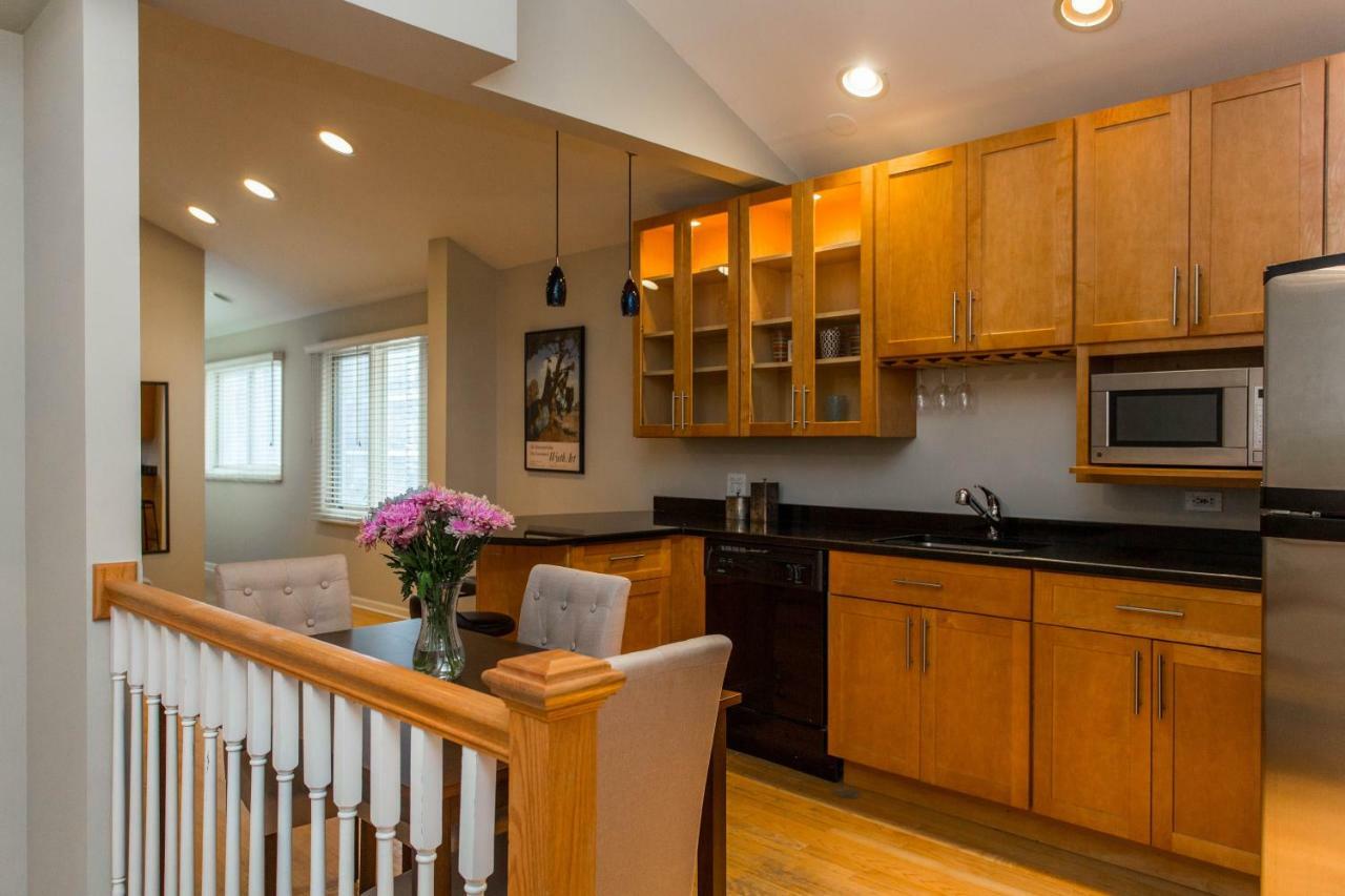 Hébergement de vacances 4 Bedroom In Location Parking Fireplace Back Yard Pets Welcome