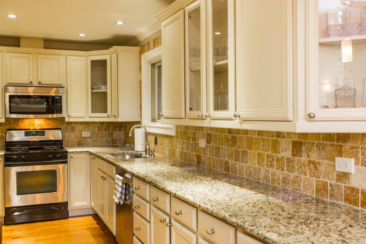 4 Bedroom In Location Parking Fireplace Back Yard Pets Welcome Hébergement de vacances