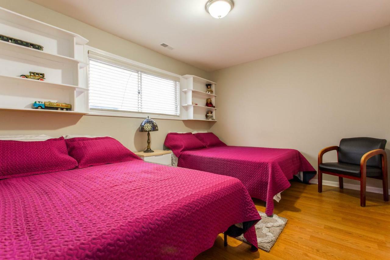 Hébergement de vacances 4 Bedroom In Location Parking Fireplace Back Yard Pets Welcome