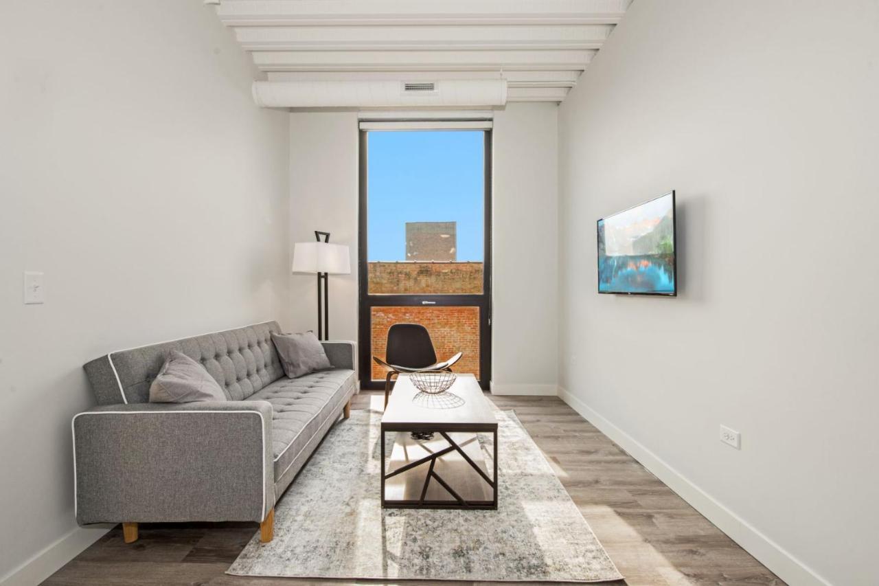 Gia Modern Luxury Suites Near Loyola University Apart-hotel Chicago