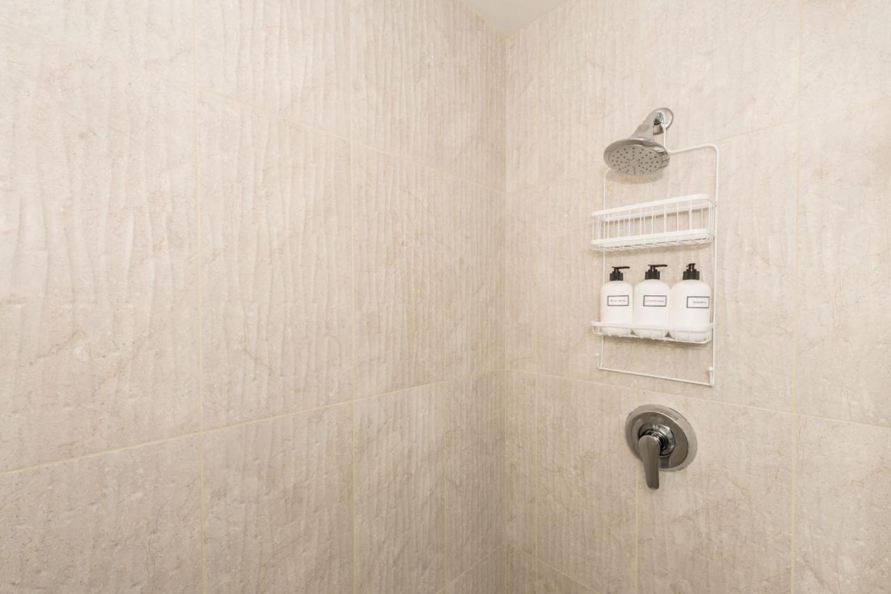 Gia Modern Luxury Suites Near Loyola University *