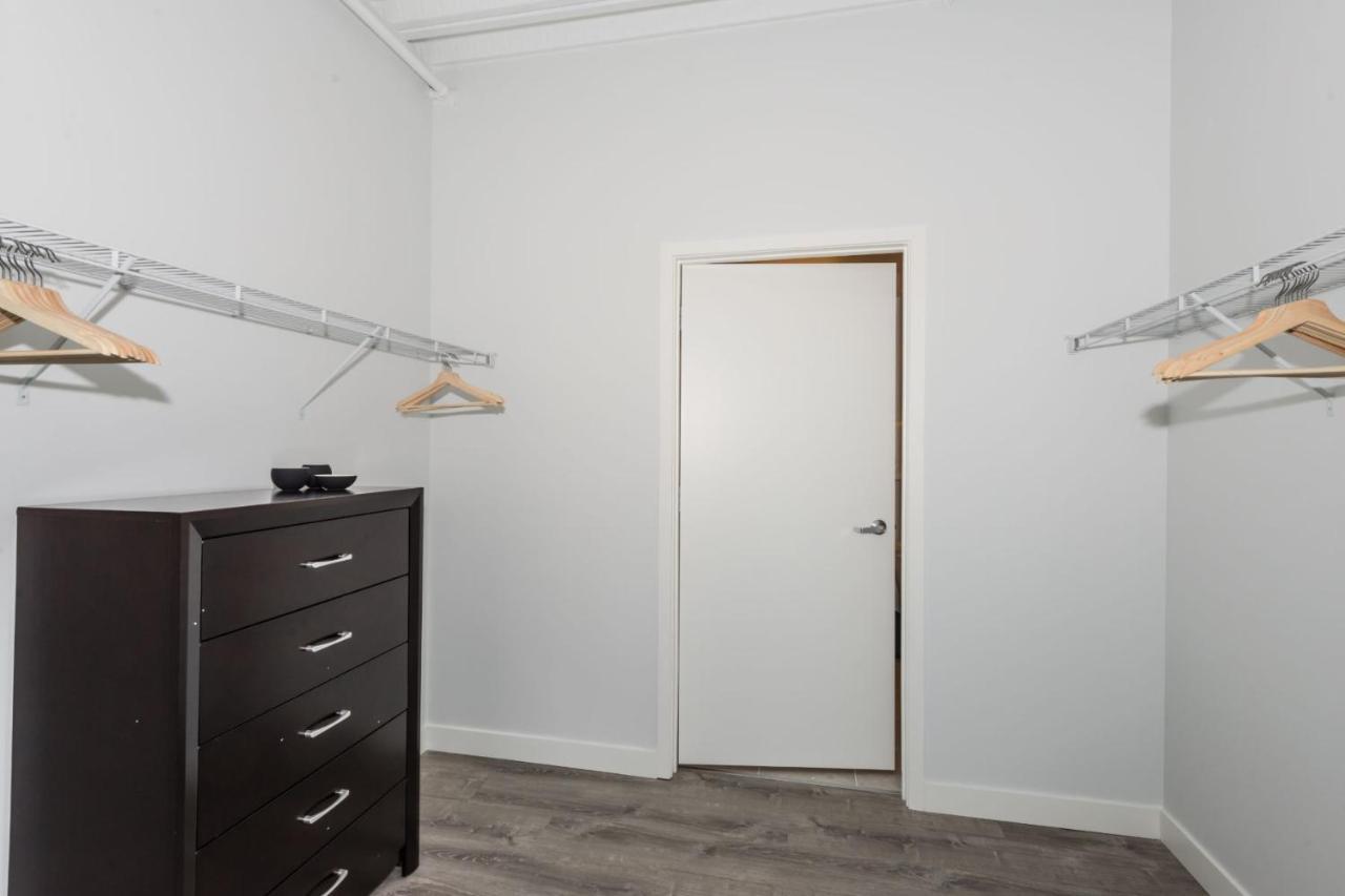 Gia Modern Luxury Suites Near Loyola University *