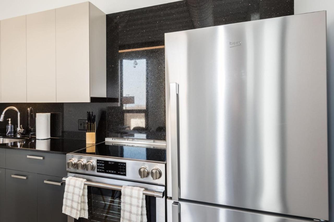 Gia Modern Luxury Suites Near Loyola University Apart-hotel Chicago