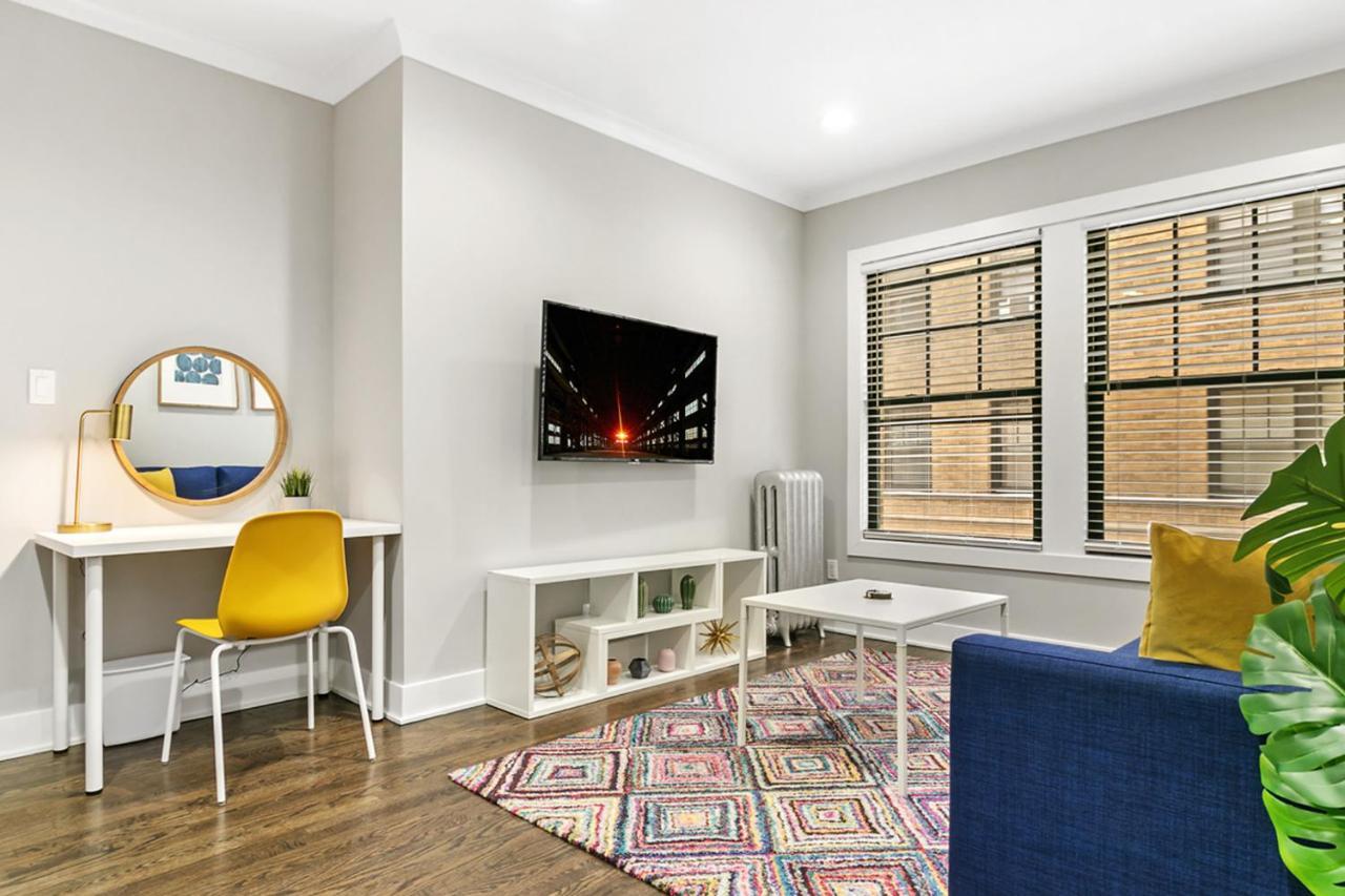1br Stylishly Furnished In Lakeview - Oakdale 1s Apartment