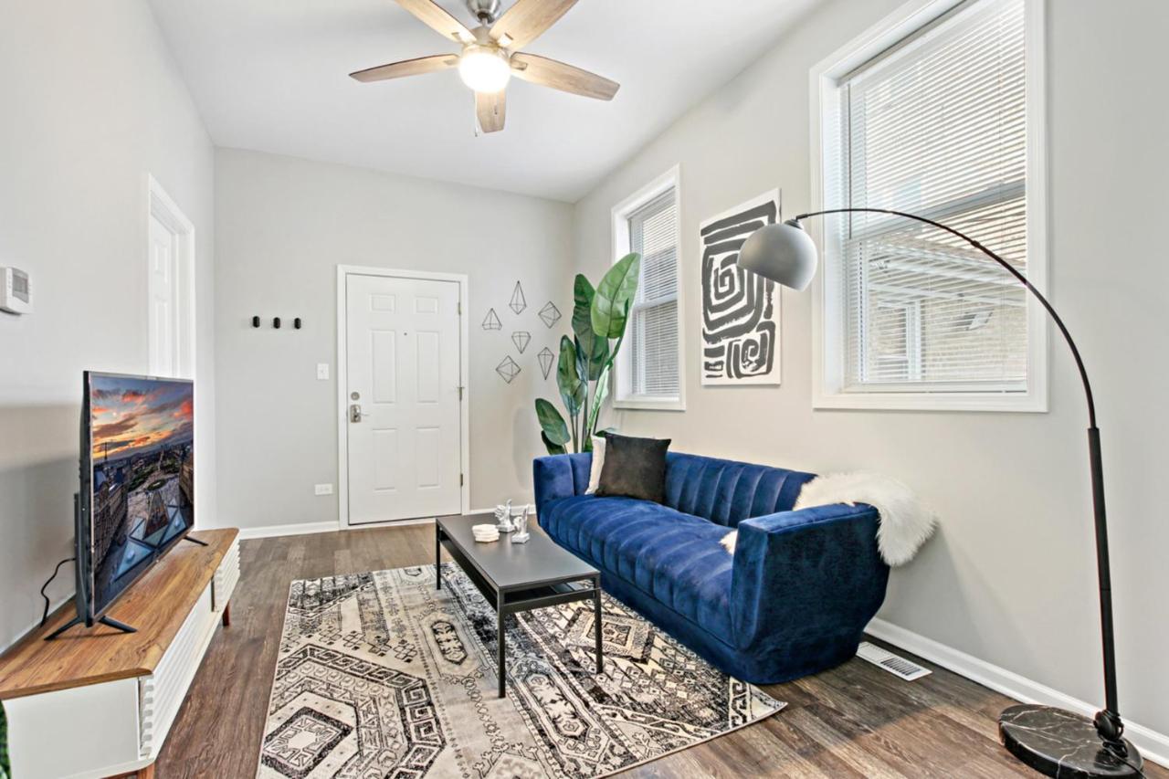 Trendy & Insta-worthy 2br - Kimball Rear Apartment *
