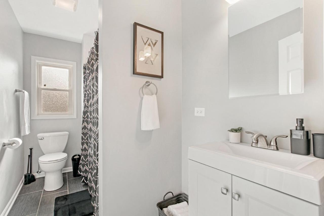 Trendy & Insta-worthy 2br - Kimball Rear Apartment *