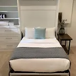 Studio Flat In The Heart Of Downtown Chicago