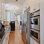 Historic Luxury Townhouse In Downtown Chicago